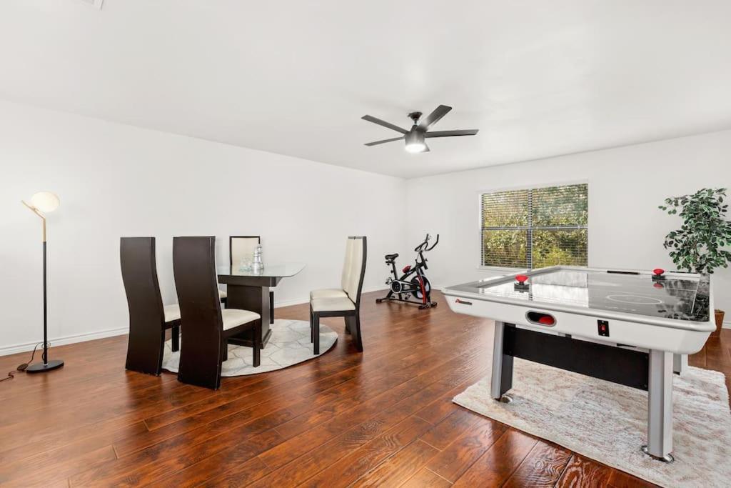 5 Bedrooms With Chefs Kitchen 2 Masters Room And Game Lounge ซานอันโตนิโอ ภายนอก รูปภาพ